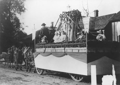 "Parade of Products" float, Orange, California, 1906