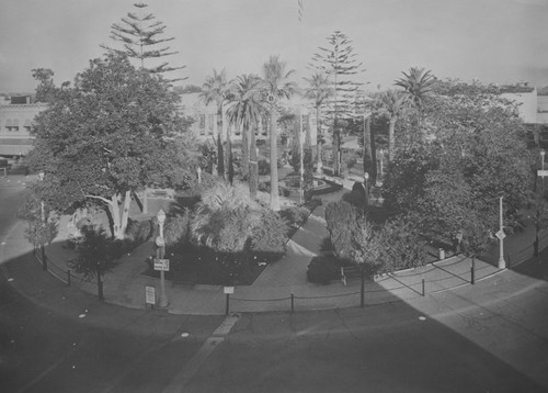 Plaza Park decorated for Christmas, Orange, California, ca. 1932