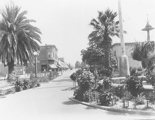 Plaza Park, looking south down South Glassell Street, Orange, California, ca. 1911