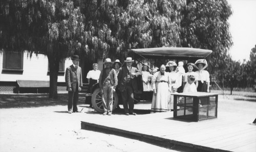 Group portrait in Jurgen Schmetgen's yard, Orange, California, 1911