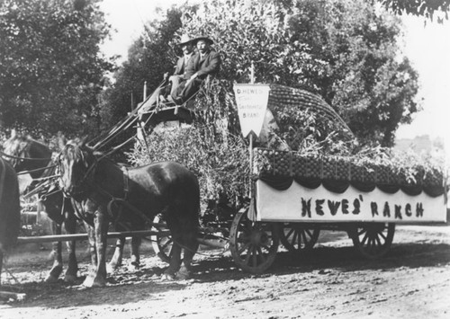 "Parade of Products" Hewes' Ranch float, Orange County, California 1906