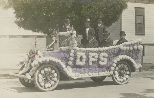 Woman's Club of Orange Flower Show Parade with Carl Jorn's decorated automobile, Orange, California, 1917