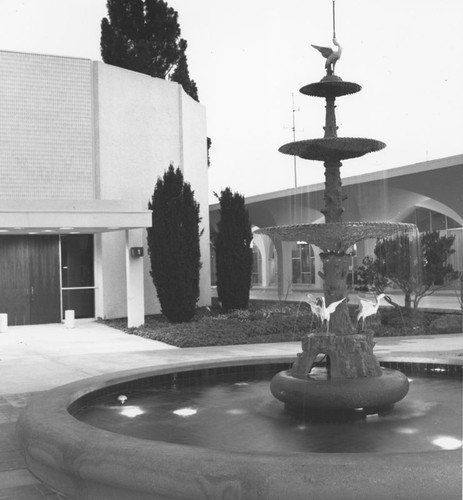 Civic Center Council Chambers with original plaza fountain, Orange, California, 1980