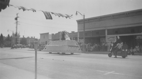 May Day Parade with Perkins Bakery float, Orange, California, 1949