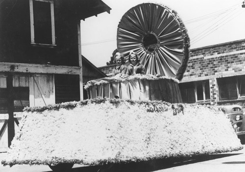 May Day Parade with Watson Drug Store float, Orange, California, 1937