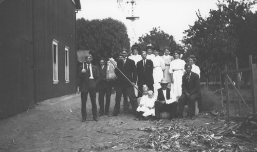 Jurgen Schmetgen Ranch group portrait in the barnyard, in Orange, California, 1908