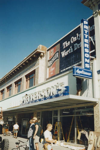 "That Thing You Do" feature film shooting on location on North Glassell Street, Orange, California, 1995