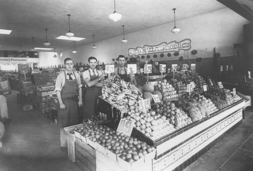 Del's Quality Produce in Daniel's Food Market, Orange, California, 1937