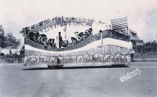 Fillmore Band Float in Oxnard parade