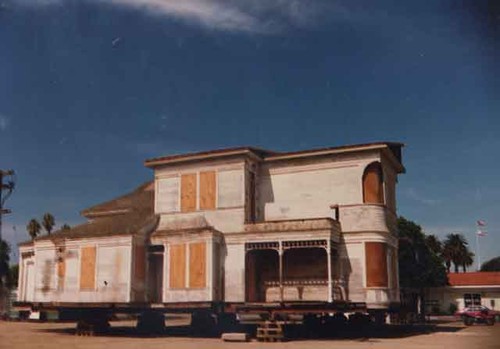 19th-Century house being moved