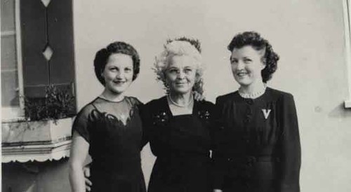 Covarrubias mother (center) with daughters