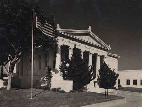 Carnegie building, 5th Street entrance