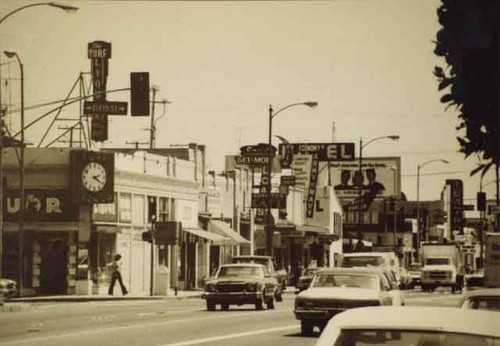 Traffic on Oxnard Blvd. at 5th Street