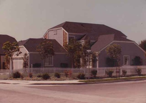 2-story house at Valencia & Pisco