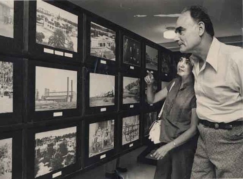 Marcelo Casas viewing old photos