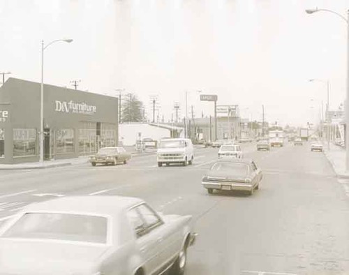 Oxnard Boulevard & 9th Street, looking north