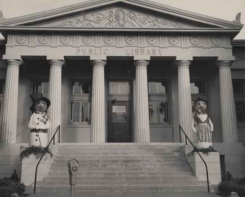 Christmas decoration, Carnegie library