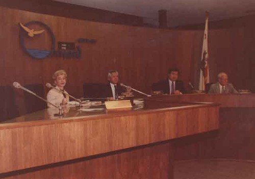 4 city council members in chambers
