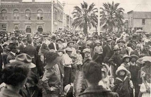 Crowd in Plaza Park