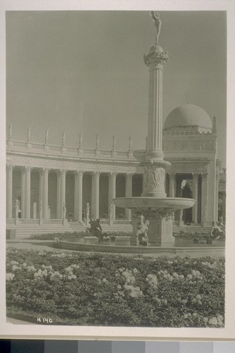 H140. ["Fountain of the Rising Sun" (Adolph A. Weinman, sculptor), Court of the Universe (McKim, Mead and White, architects).]