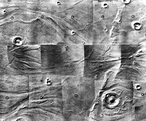 Mosaic of 15 photos of Mars taken by Viking 1