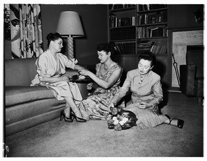 Assistance League ...Noontimes plan jewel tea, 1952