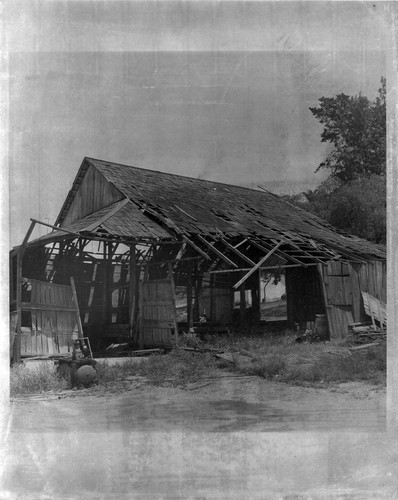 Abandoned barn in Vista, CA