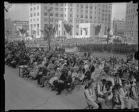Spectators gather at City Hall to commemorate 151st anniversary of settlers in Los Angeles, 1932
