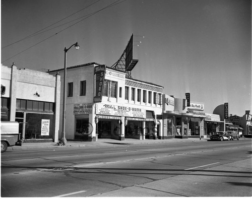 Shoe-O-Rama storefront, Los Angeles, ca. 1958