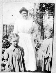 Grandmother Harriet (Sebring) Allen and granddaughters Blanche Riddell and Alice Riddell, about 1908