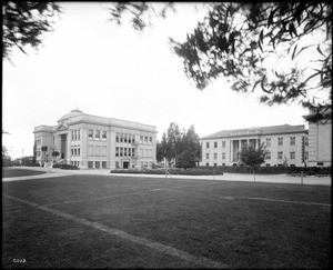 View of Hollywood High School, Sunset Avenue and Highland Avenue, 1916