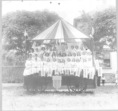 Hanford Schools Float in Knights of Pythias Parad