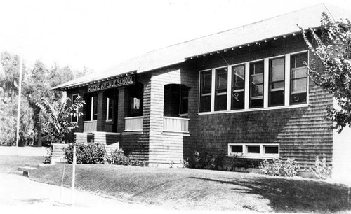 Roche Avenue School