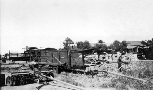 Assembling a harvester in the Mouren warehouse yard