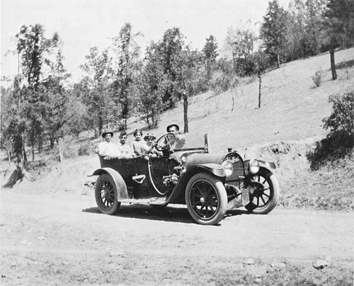 Eddie Webb and others in 1910 auto