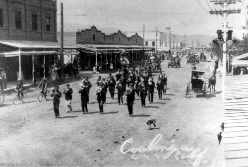 Parade on 5th St. between Elm & D