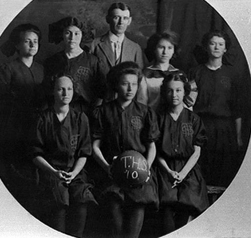 Tulare High School girls basketball team of 1910