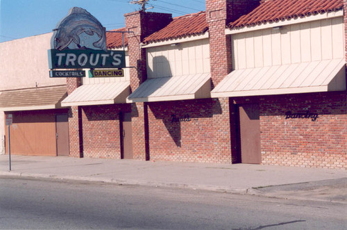 Trout's Cocktail Lounge