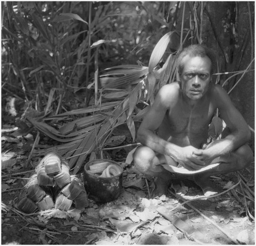 Ponggevolomo with his cache of kesa in three sets, and ziku kesa in the iron kettle