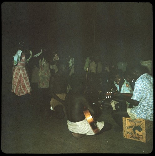 Women dancers, male muscicians