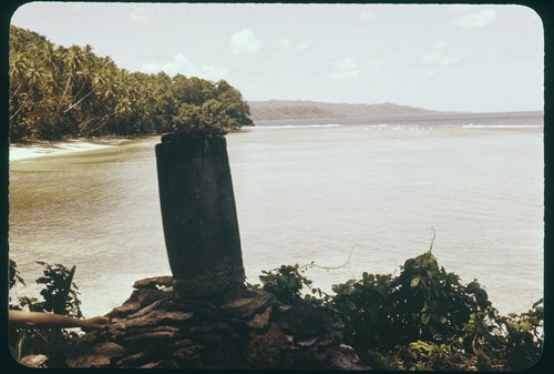 Dolo, or burial urn, from behind with landscape