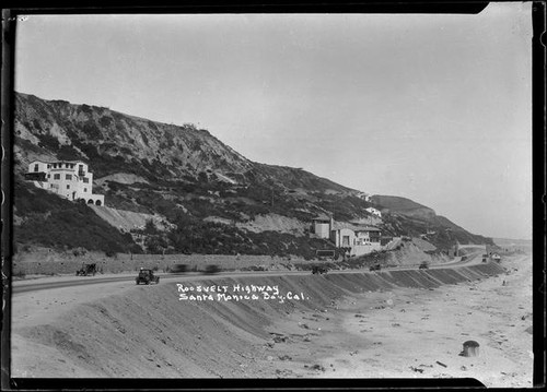 Coastline along the Pacific Coast Highway in the Pacific Palisades area, Los Angeles, circa 1915 and 1925