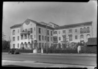 Exterior view of the Embassy Hotel Apartments, Santa Monica, circa 1927-1934