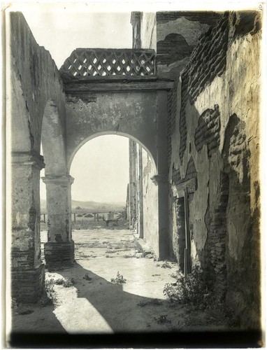 Stone grille above an arch at the Mission San Luis Rey de Francia, Oceanside, 1900