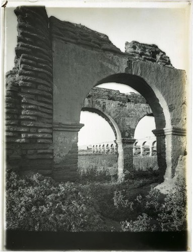 Quadrangle arches at the Mission San Luis Rey de Francia, Oceanside, 1900