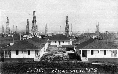 Photograph of oil wells and workers accommodation - Kraemer No. 2