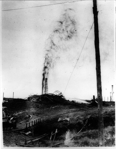 Photograph of oil gusher on Chapman ranch