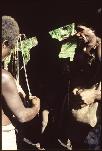 Dangeabe'u and Maenaa'adi of Furisi'ina with shell money