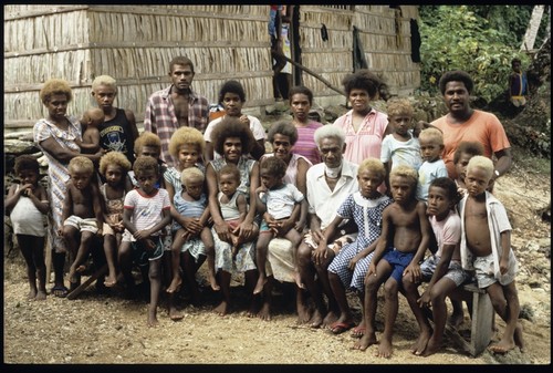 Jonathan Fifi'i, his wife 'Antuini, with their extended family at 'Ilemi