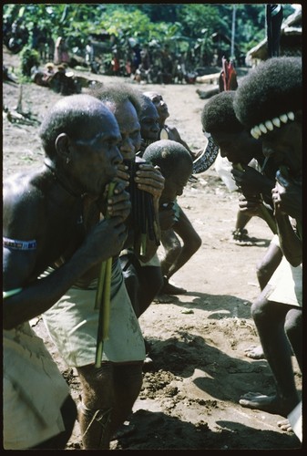 Sango performance, Ngarinaasuru